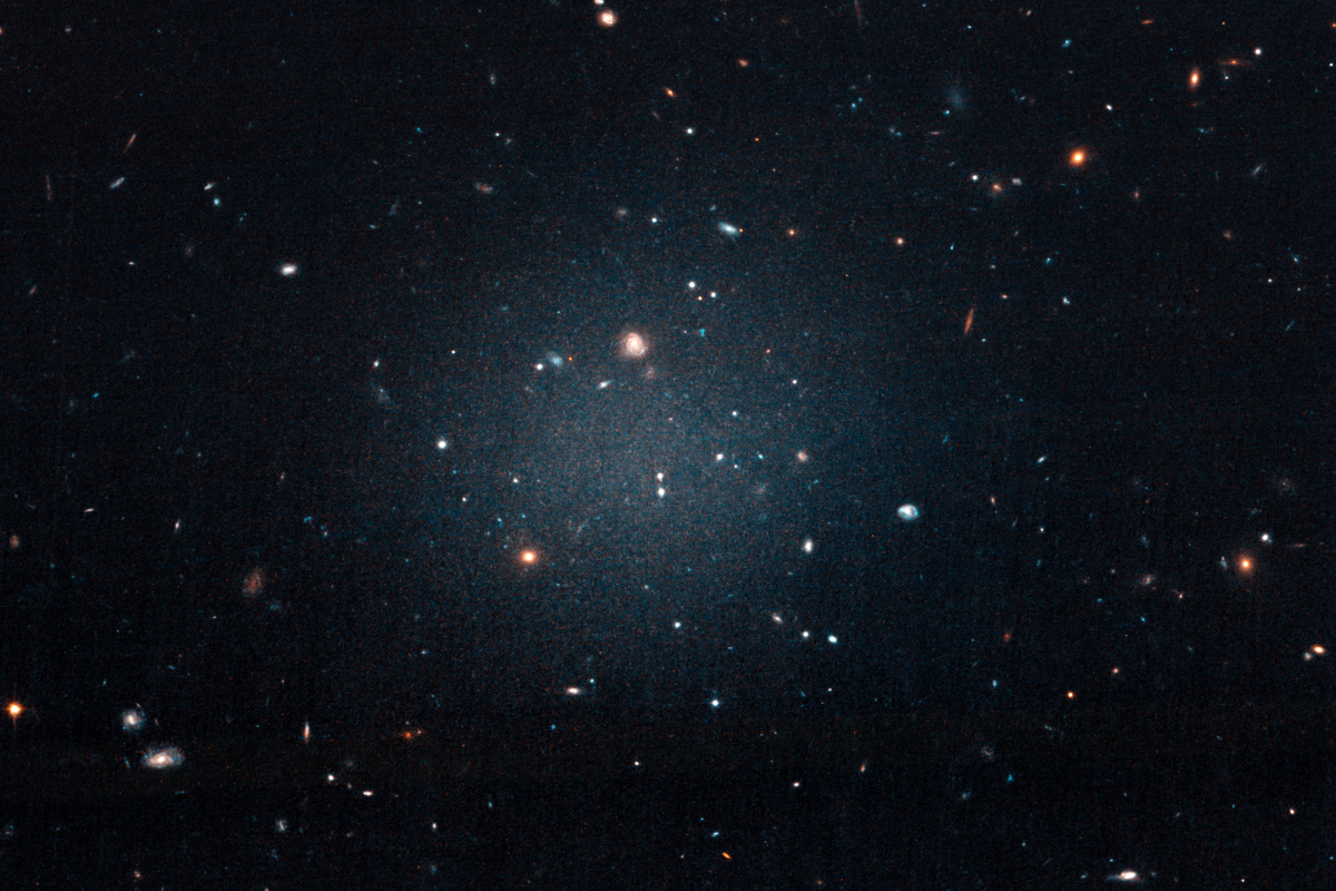 Теорий, которые объясняли существование галактик без темной материи, пока не существует