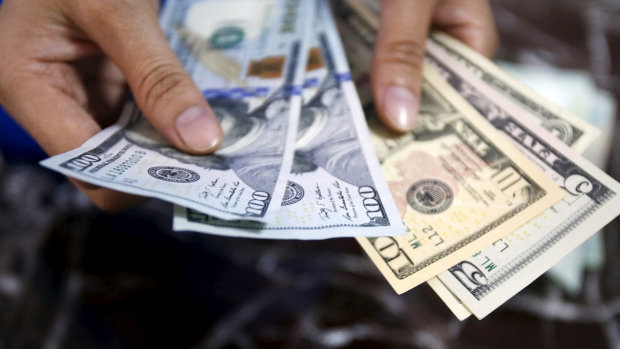 Уровень спрэда по доллара в обменниках составит от 15 до 20 копеек